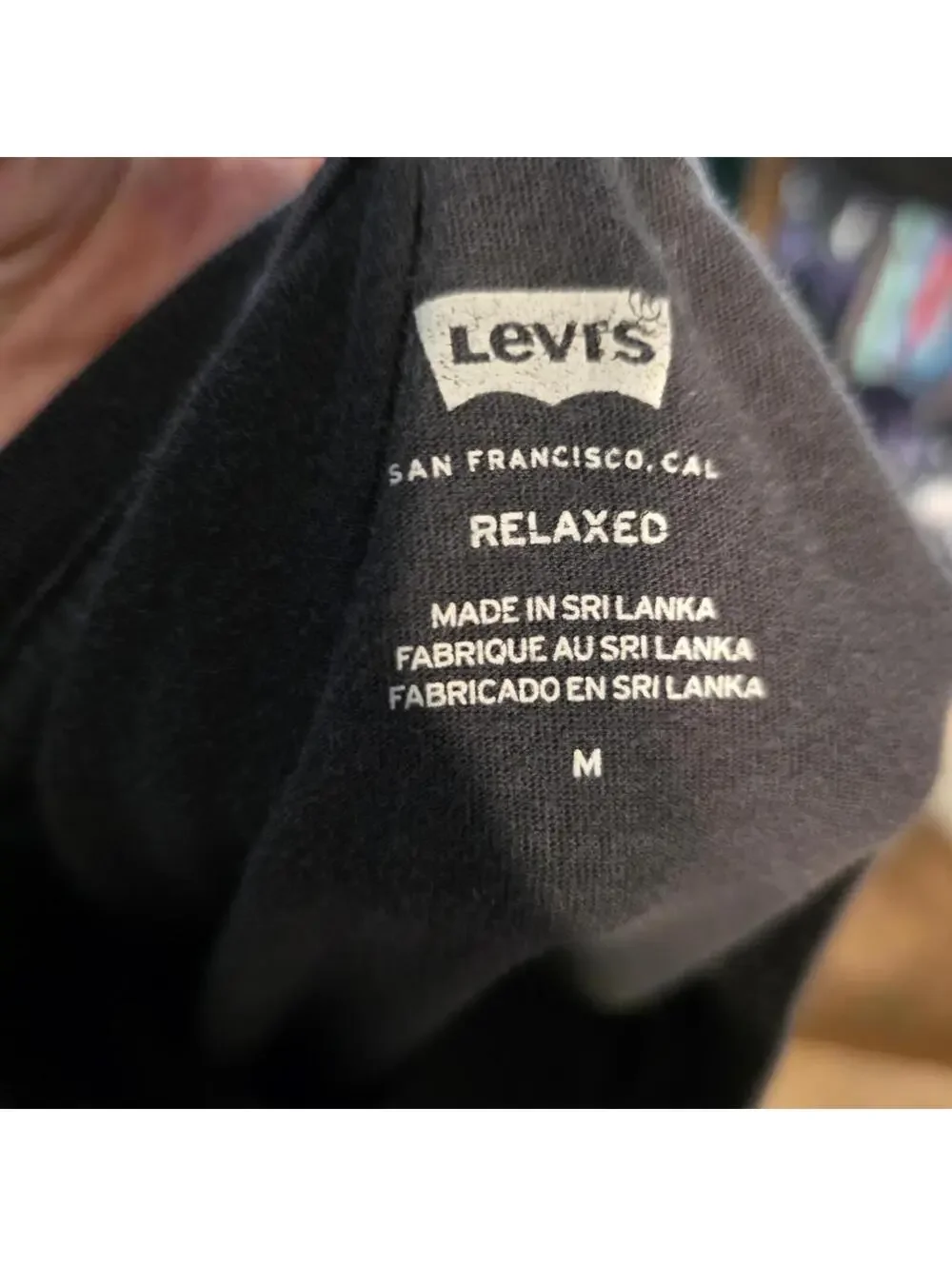 black‎ levi’s tee 💚